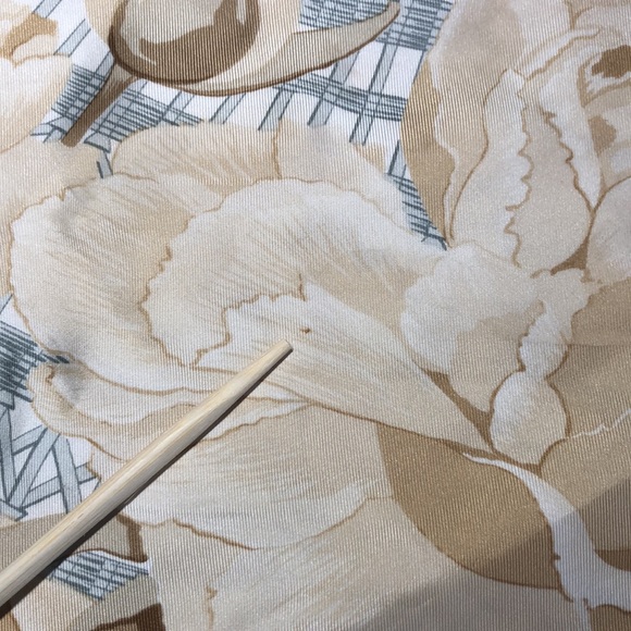 ✨Hermès “Le Piviones” silk scarf✨ - Picture 12 of 16